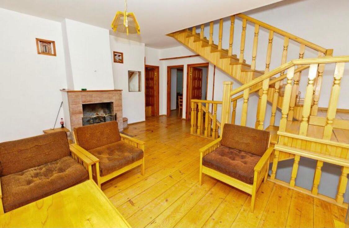 Hotel Apollon Bakoerjani Buitenkant foto